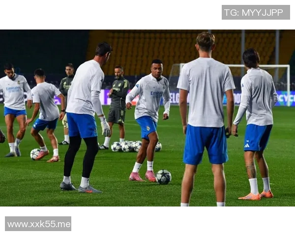 皇家马德里新援表现出色，球队创纪录连胜，巴萨危机加剧